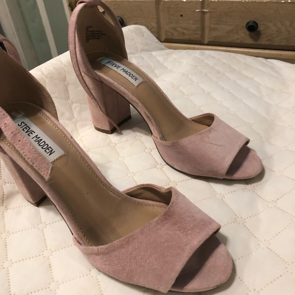 Short heel shoes